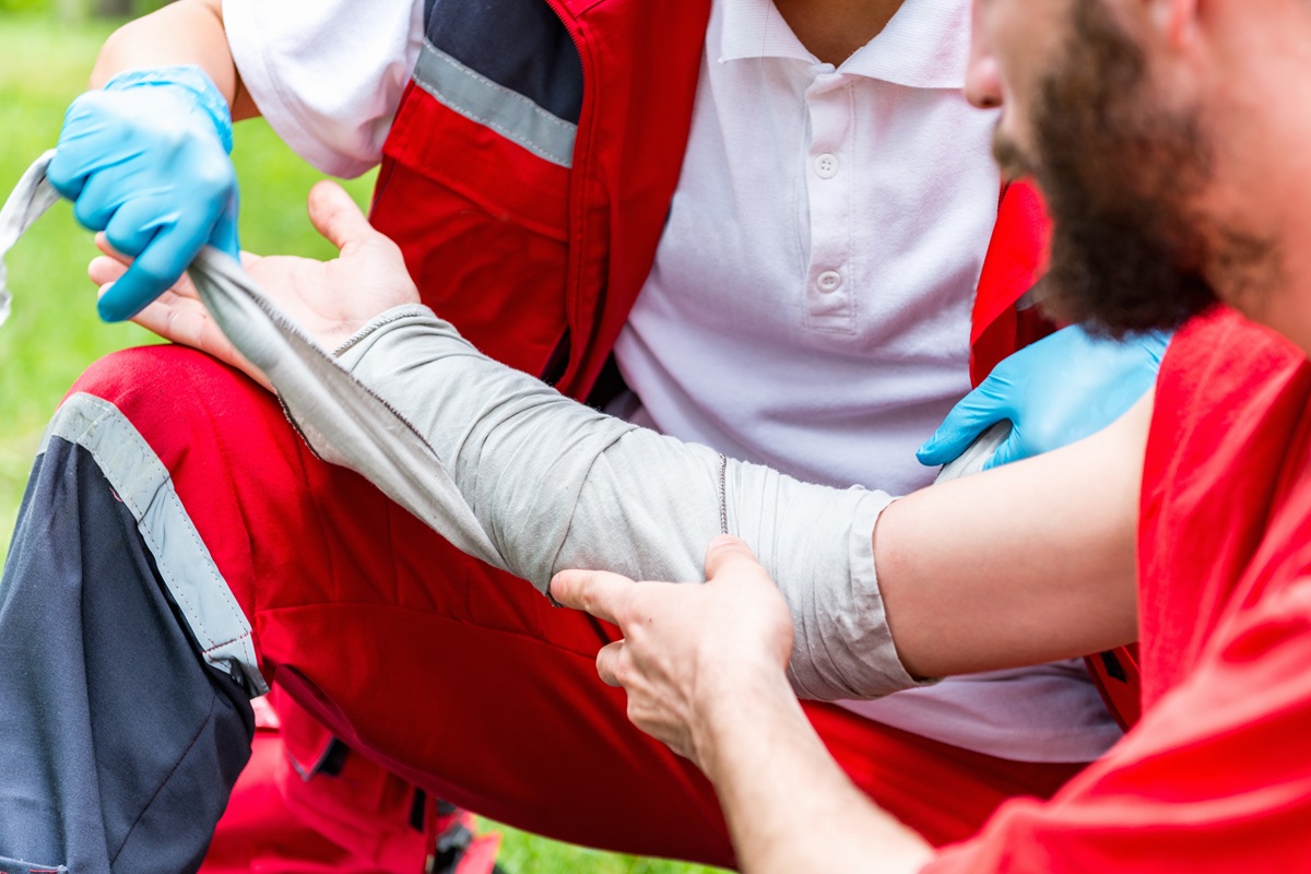 Medical Worker Treating Burns In The Field. Paramedic Training, Professional Injury Make Up Medical Worker Treating Burns In The Field. Paramedic Training, Professional Injury Make Up